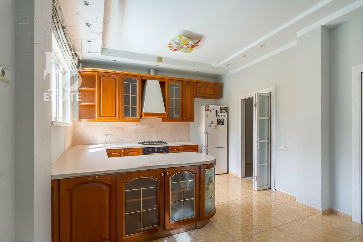 3-этажный коттедж 300 м² с отделкой