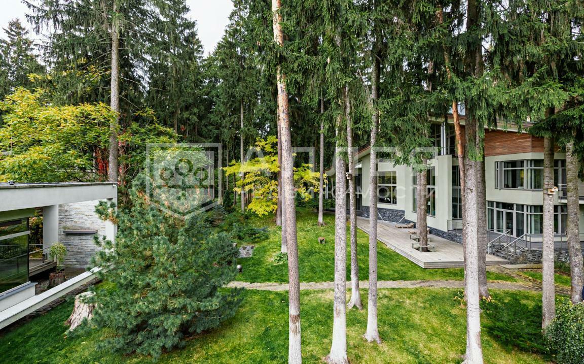 3-этажный коттедж 640 м² с отделкой