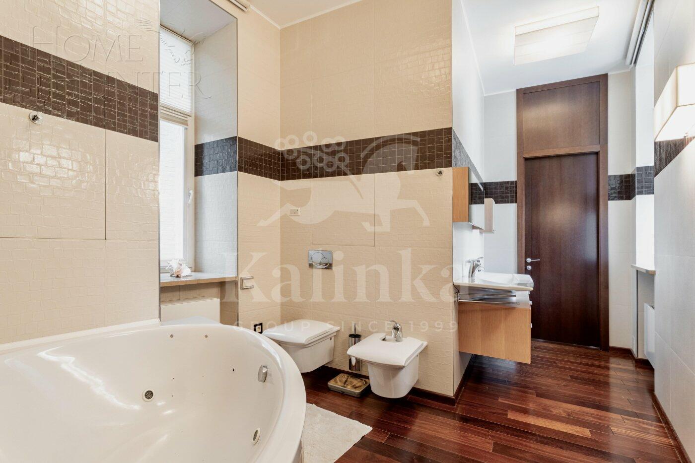 3-КОМН. КВАРТИРА С ОТДЕЛКОЙ 135 М² НА 4 ЭТАЖЕ