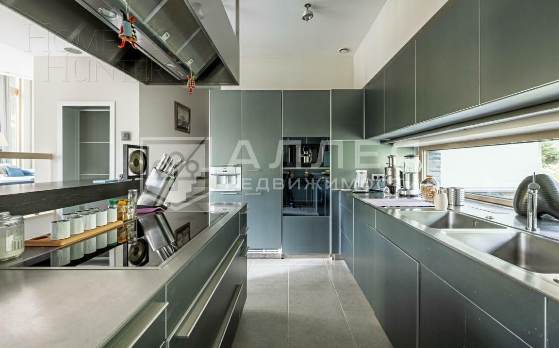 3-этажный коттедж 640 м² с отделкой