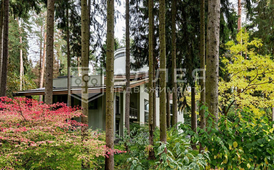 3-этажный коттедж 640 м² с отделкой