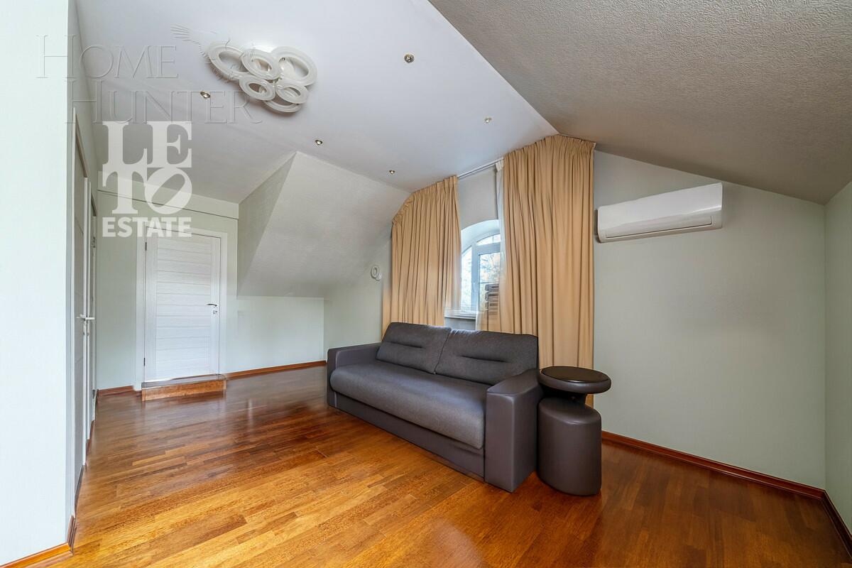 3-этажный коттедж 300 м² с отделкой