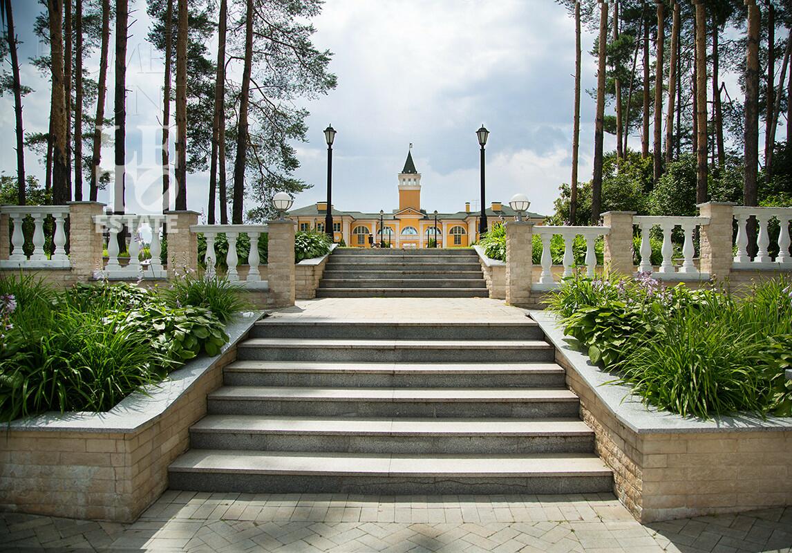 3-этажный коттедж 300 м² с отделкой