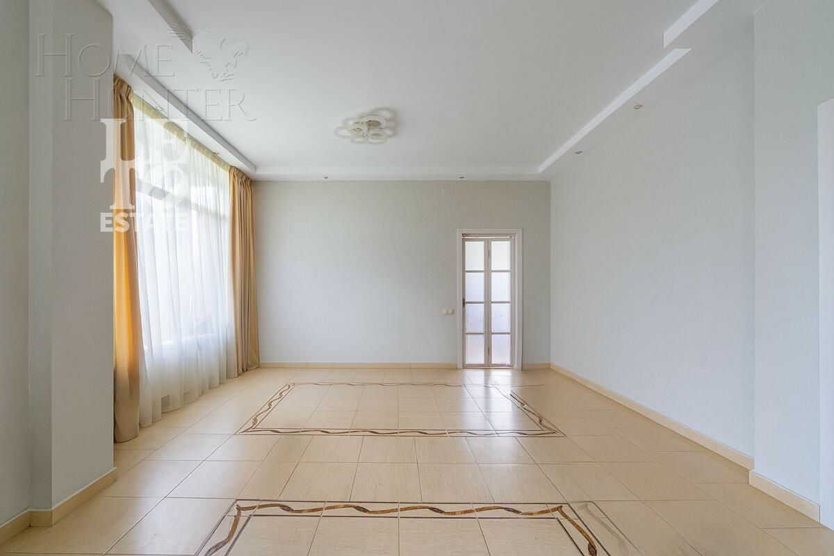 3-этажный коттедж 300 м² с отделкой