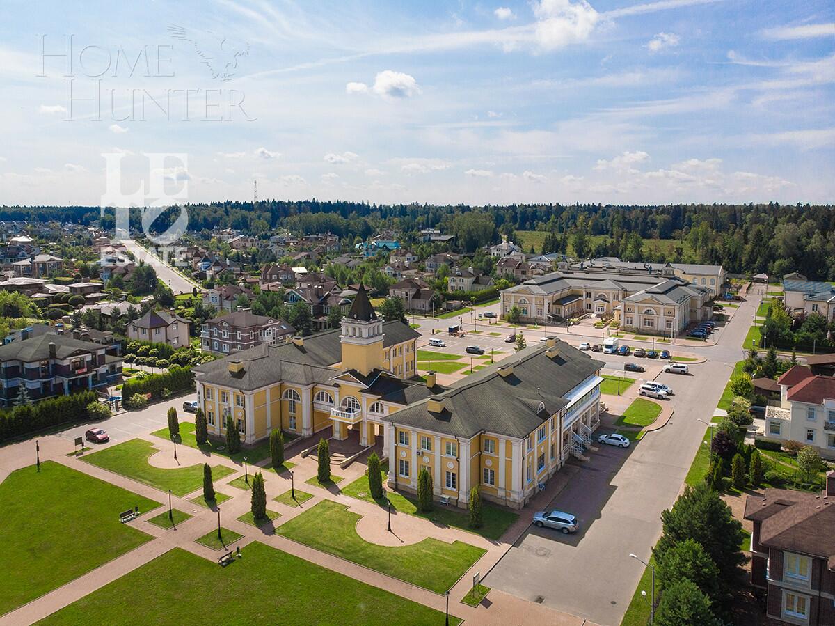 3-этажный коттедж 300 м² с отделкой