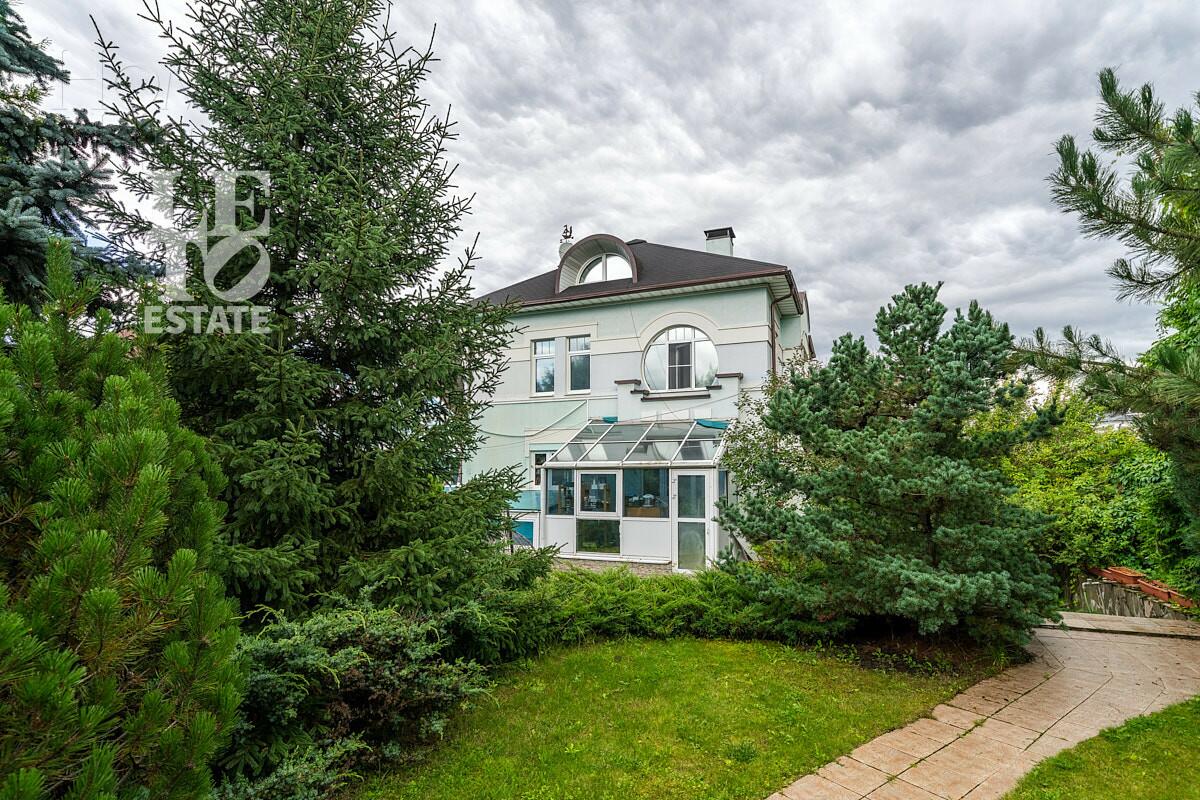 3-этажный коттедж 300 м² с отделкой