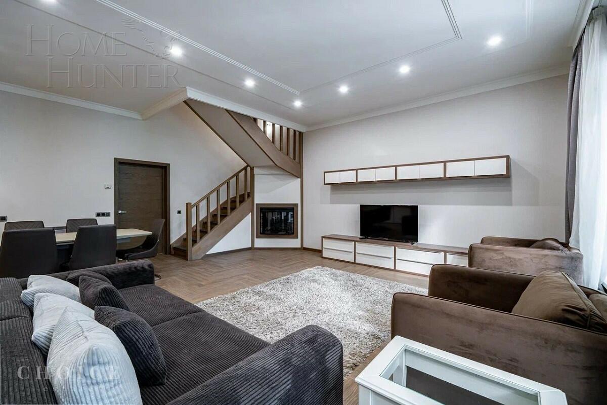 3-этажный таунхаус 200 м² с отделкой