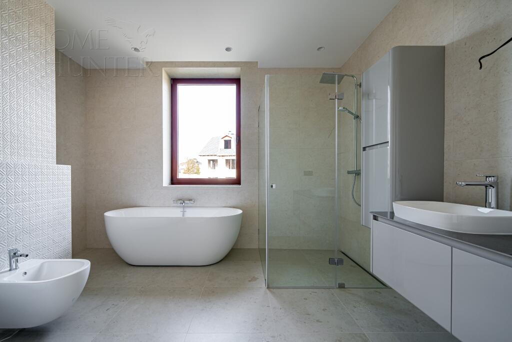 2-этажный коттедж 693 м² с отделкой