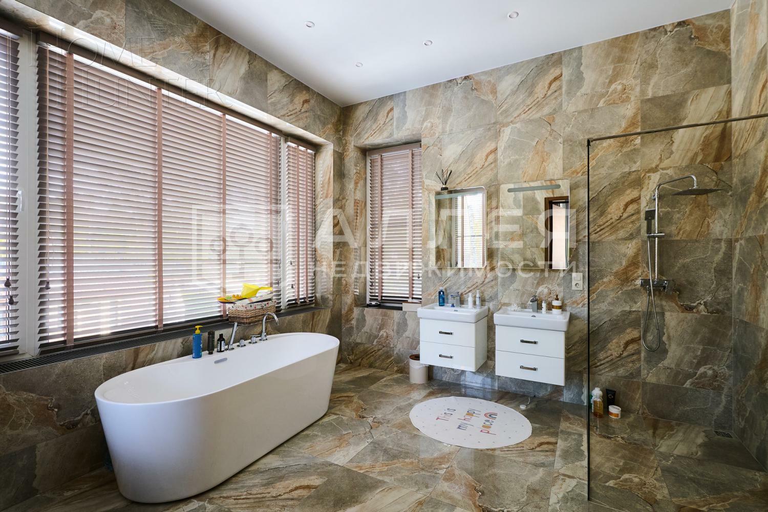 3-этажный коттедж 800 м² с отделкой