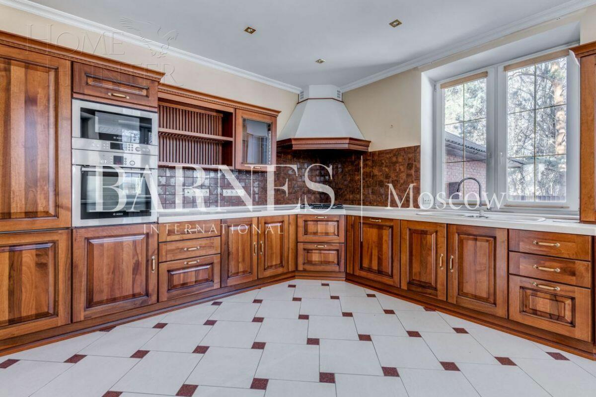 2-этажный коттедж 600 м² с отделкой