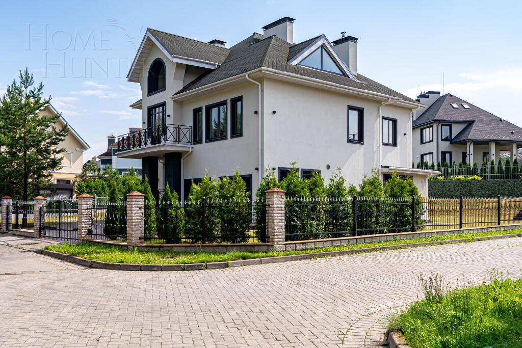 2-этажный коттедж 693 м² с отделкой