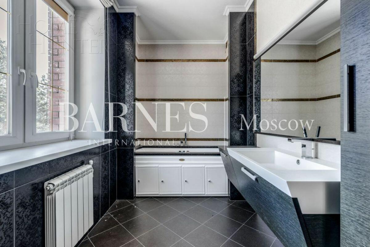 2-этажный коттедж 600 м² с отделкой