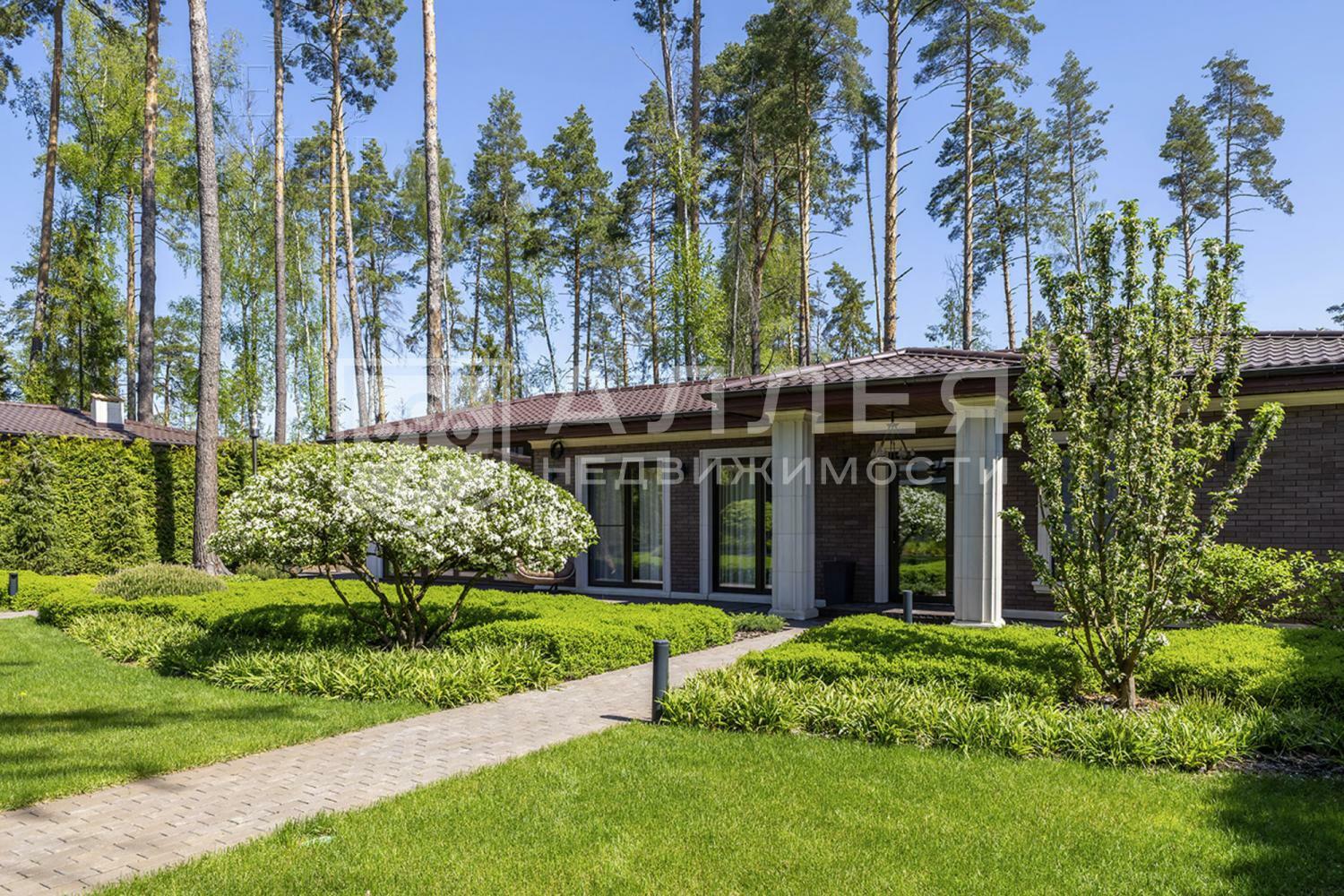 3-этажный коттедж 800 м² с отделкой