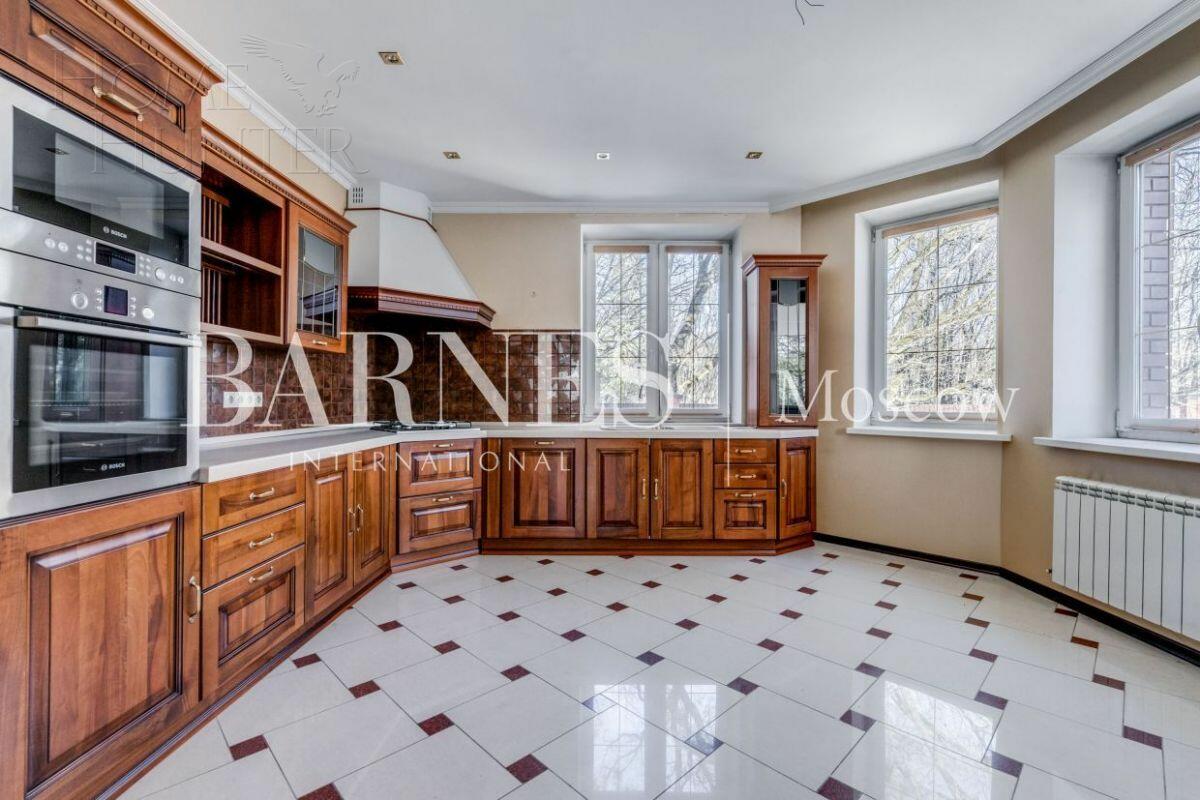 2-этажный коттедж 600 м² с отделкой