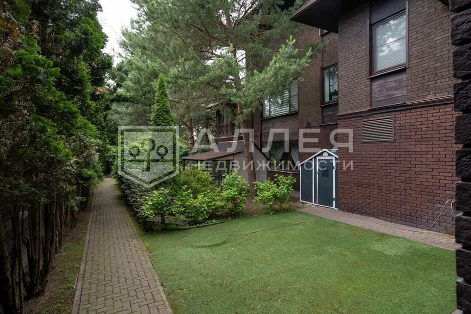 3-этажный коттедж 1 000 м² с отделкой