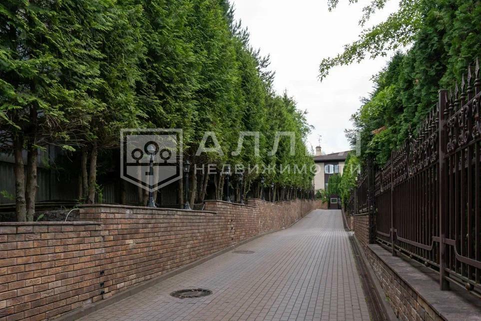 3-этажный коттедж 1 000 м² с отделкой