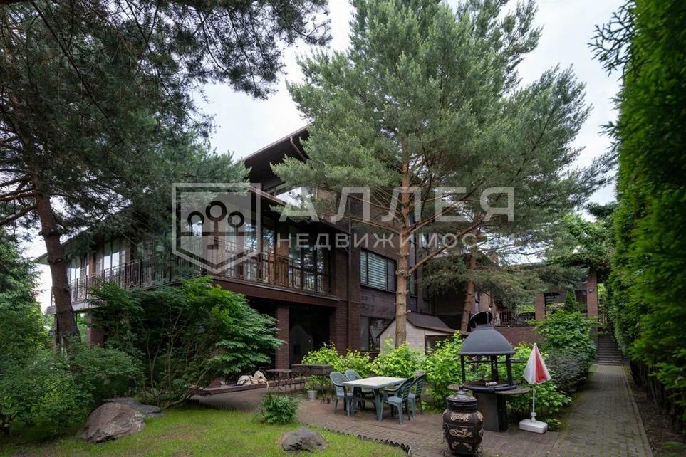 3-этажный коттедж 1 000 м² с отделкой