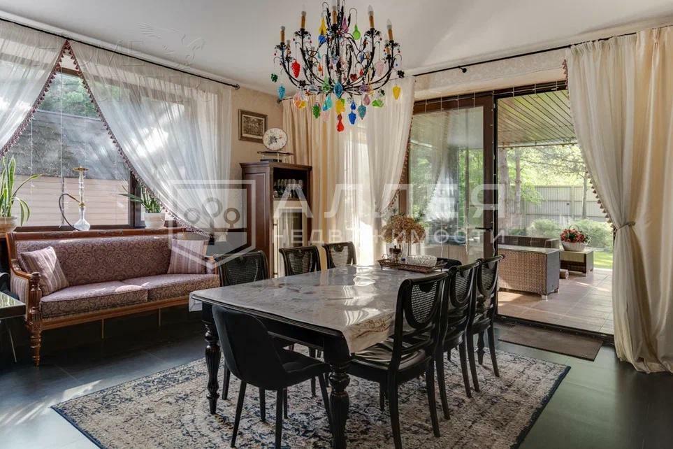 3-этажный коттедж 1 000 м² с отделкой