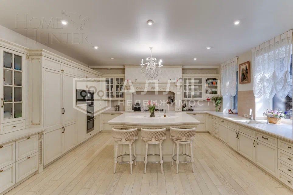 3-этажный коттедж 1 000 м² с отделкой