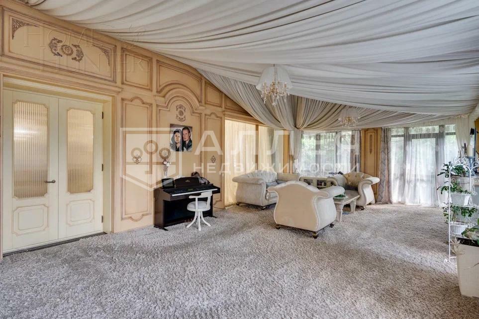 3-этажный коттедж 1 000 м² с отделкой