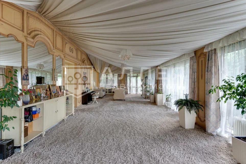 3-этажный коттедж 1 000 м² с отделкой