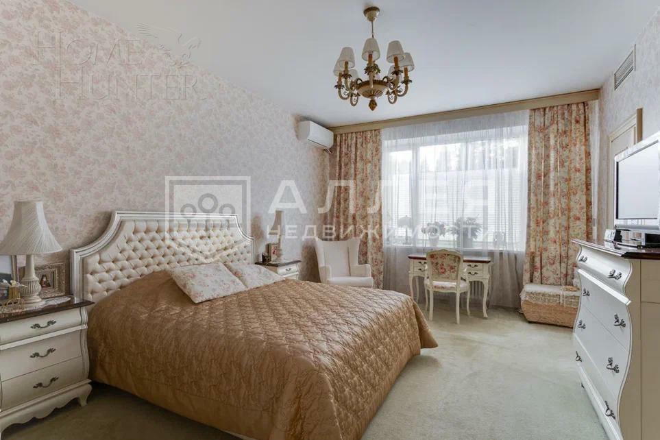 3-этажный коттедж 1 000 м² с отделкой