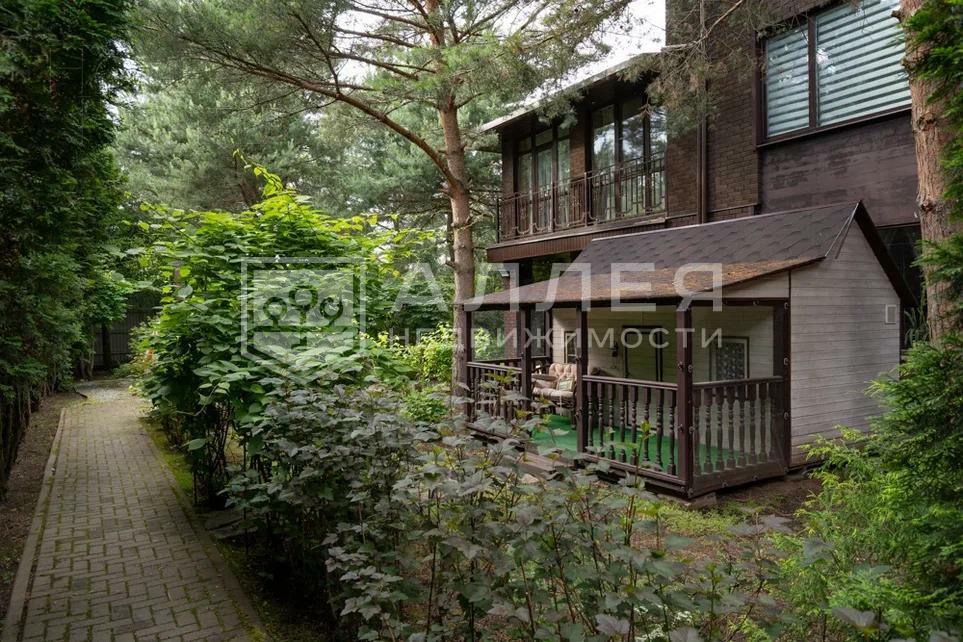 3-этажный коттедж 1 000 м² с отделкой