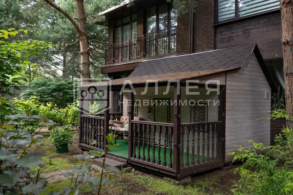 3-этажный коттедж 1 000 м² с отделкой