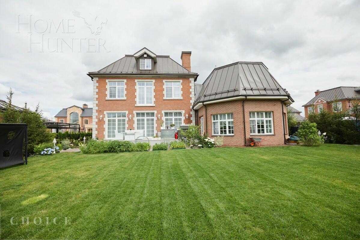 3-этажный коттедж 550 м² с отделкой