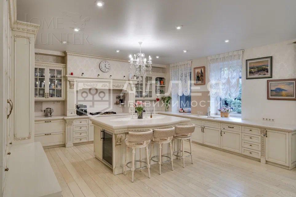 3-этажный коттедж 1 000 м² с отделкой