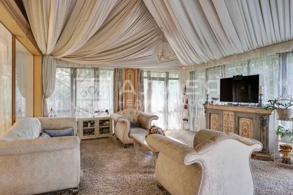 3-этажный коттедж 1 000 м² с отделкой