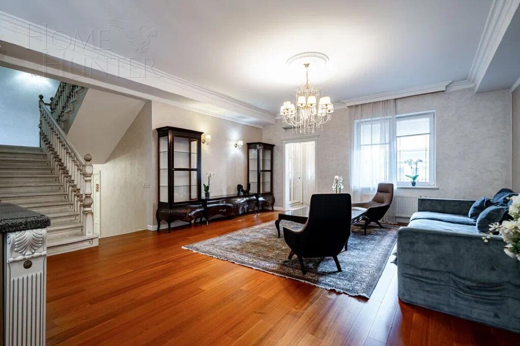 2-этажный таунхаус 380 м² с отделкой