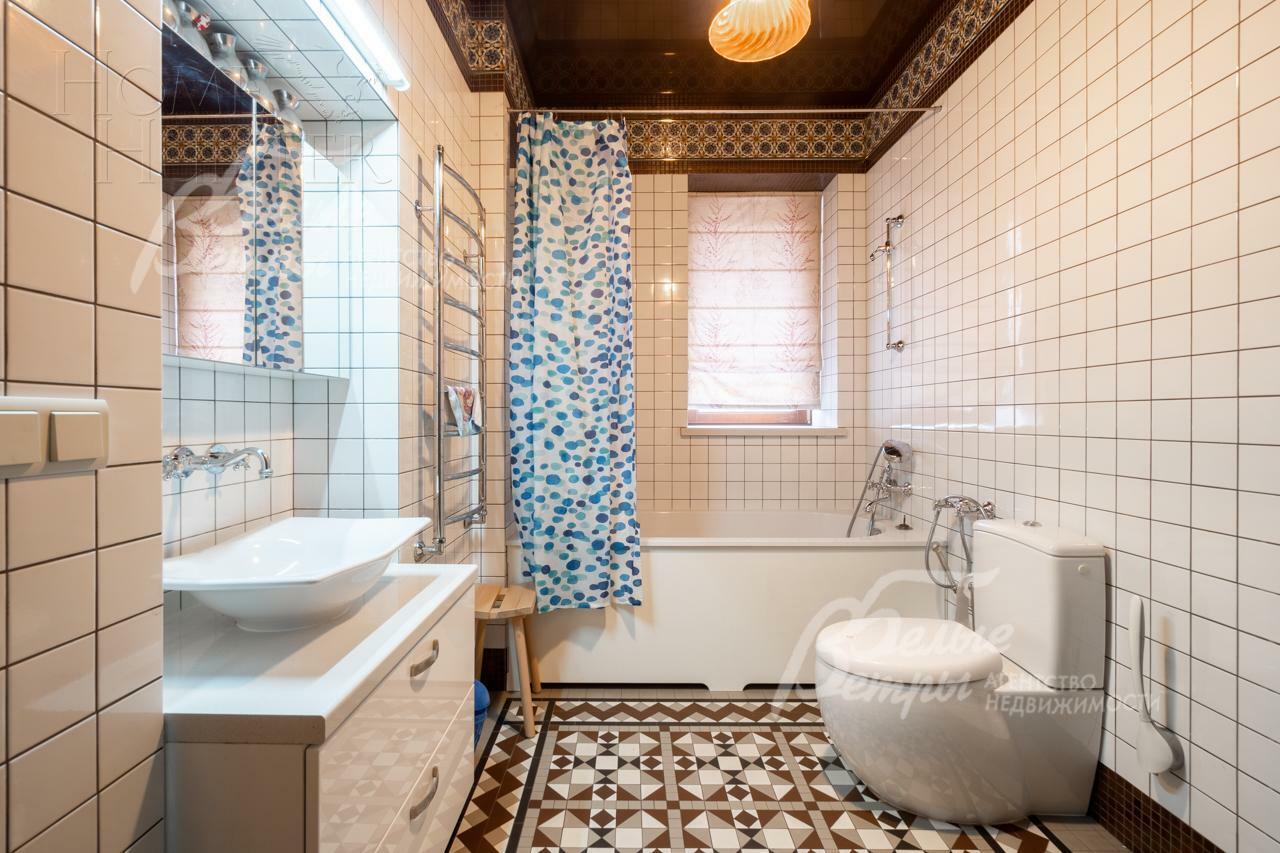 3-этажный коттедж 720 м² с отделкой