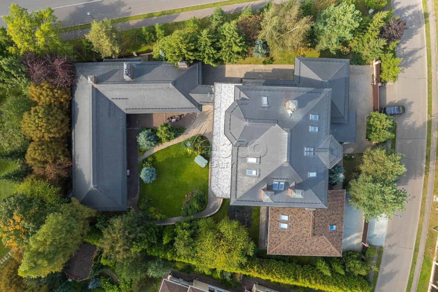 2-этажный коттедж 1 500 м² с отделкой