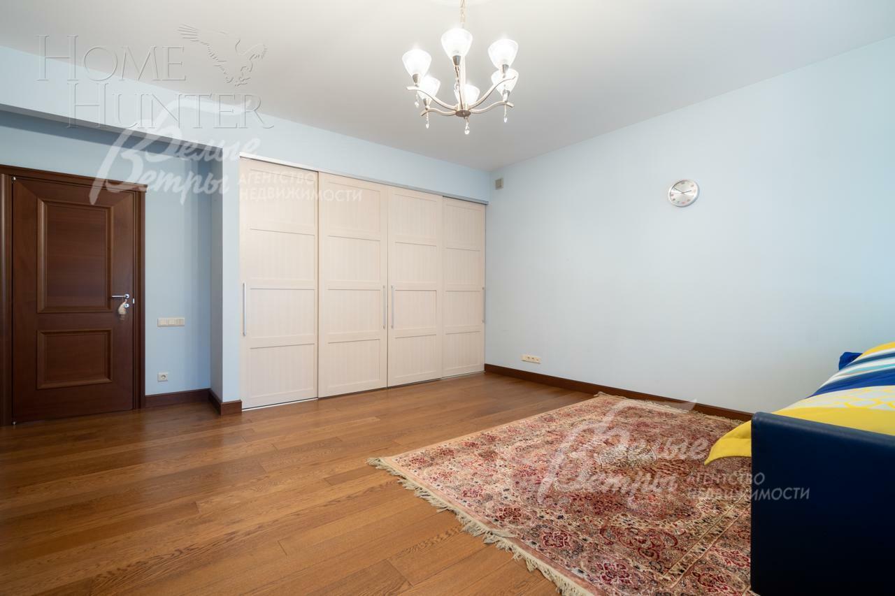 3-этажный коттедж 720 м² с отделкой