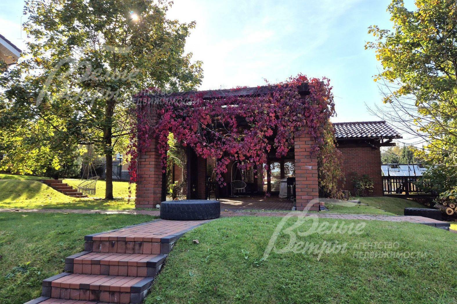 3-этажный коттедж 720 м² с отделкой