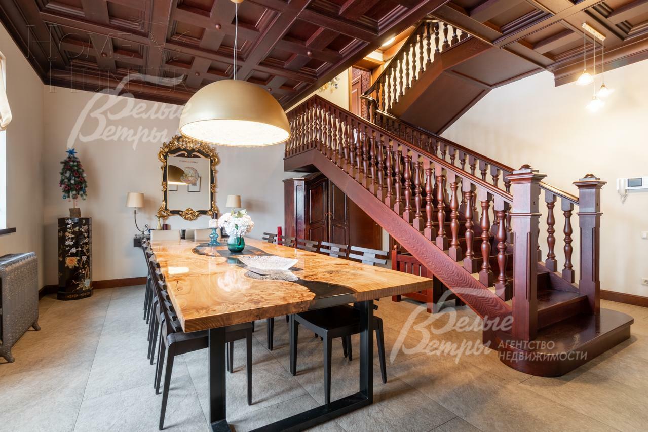 3-этажный коттедж 720 м² с отделкой