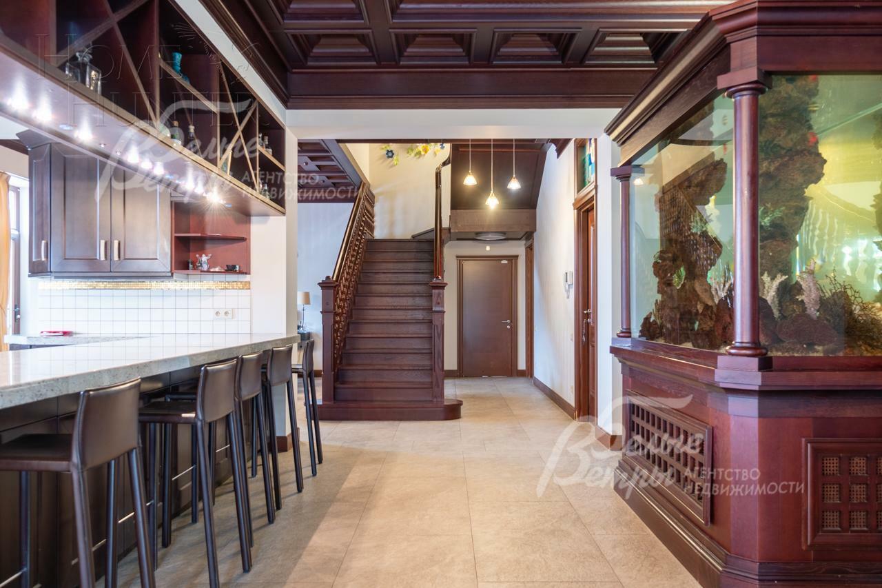 3-этажный коттедж 720 м² с отделкой