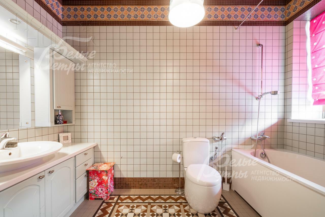 3-этажный коттедж 720 м² с отделкой