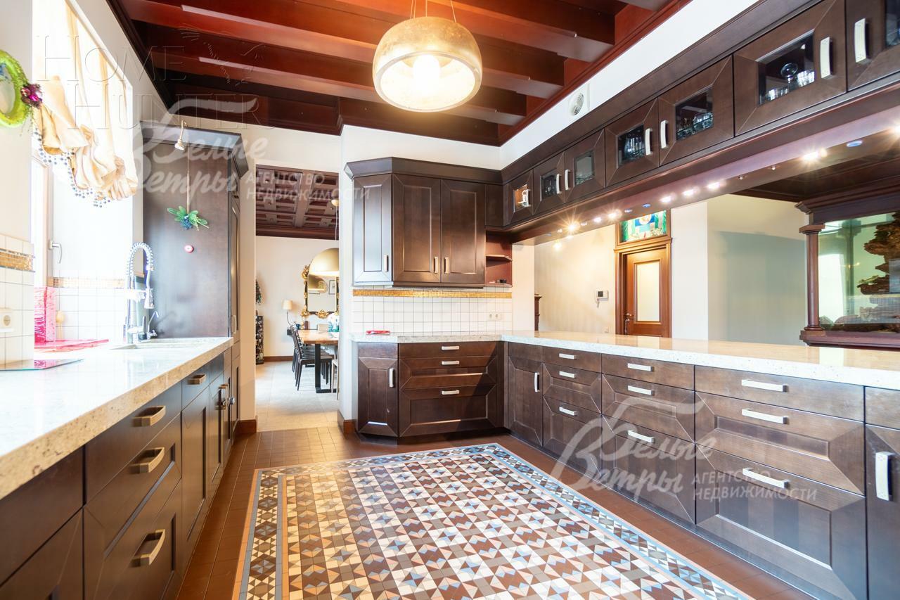 3-этажный коттедж 720 м² с отделкой