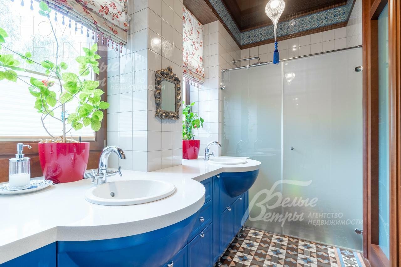 3-этажный коттедж 720 м² с отделкой