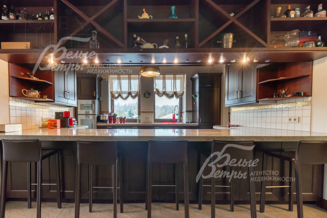 3-этажный коттедж 720 м² с отделкой