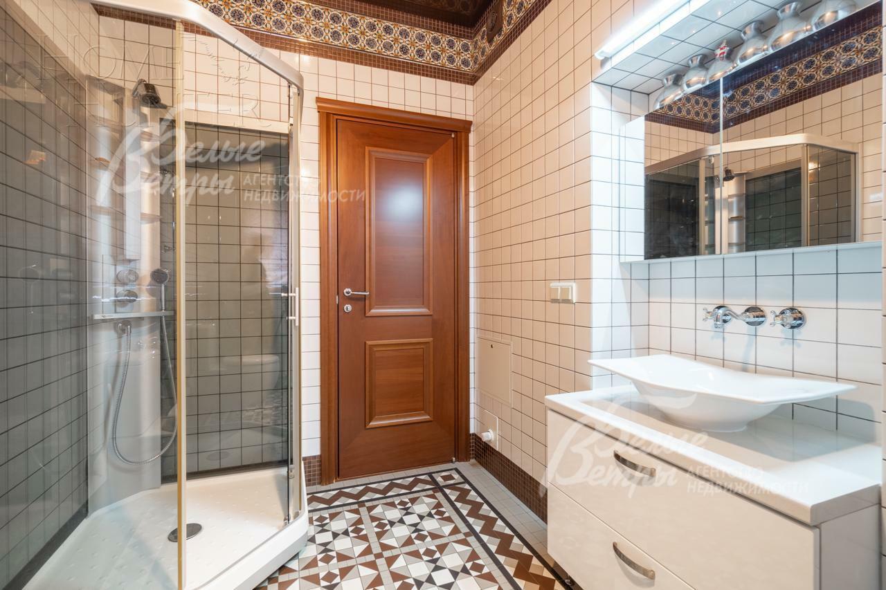 3-этажный коттедж 720 м² с отделкой