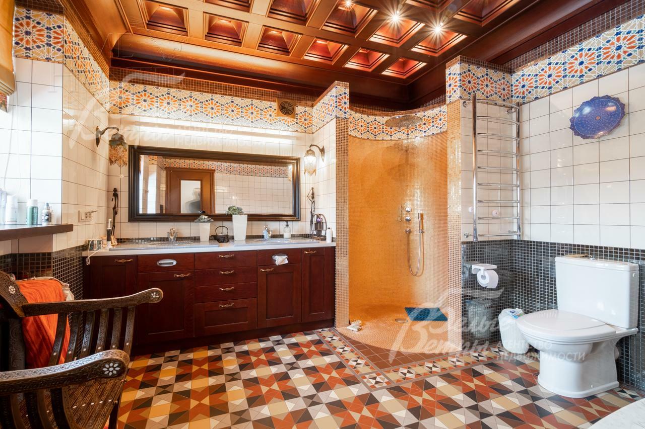 3-этажный коттедж 720 м² с отделкой