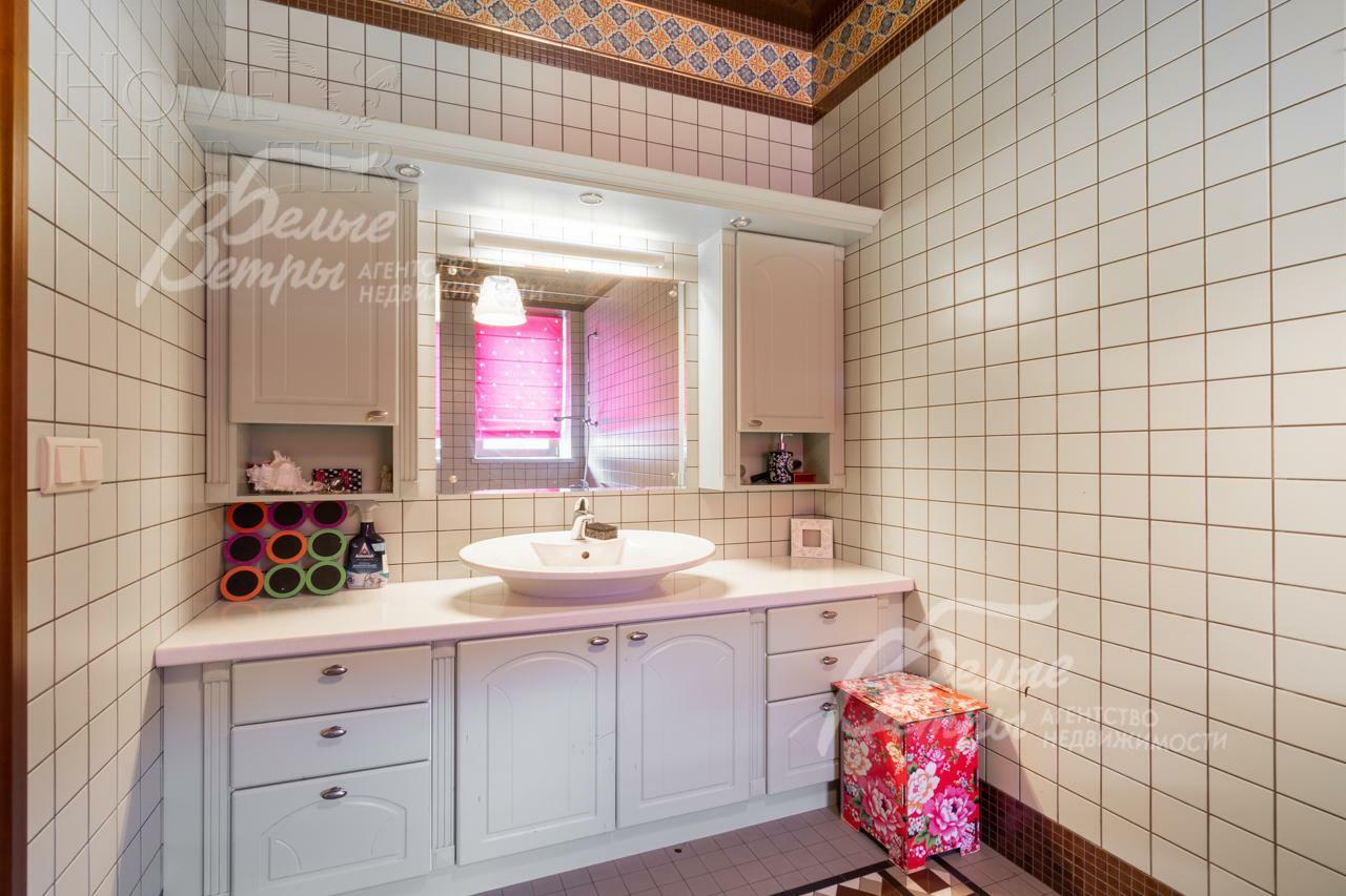 3-этажный коттедж 720 м² с отделкой