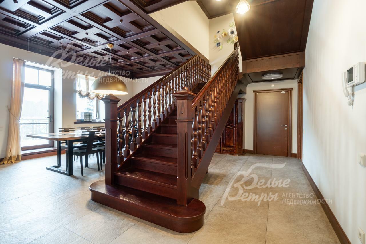 3-этажный коттедж 720 м² с отделкой