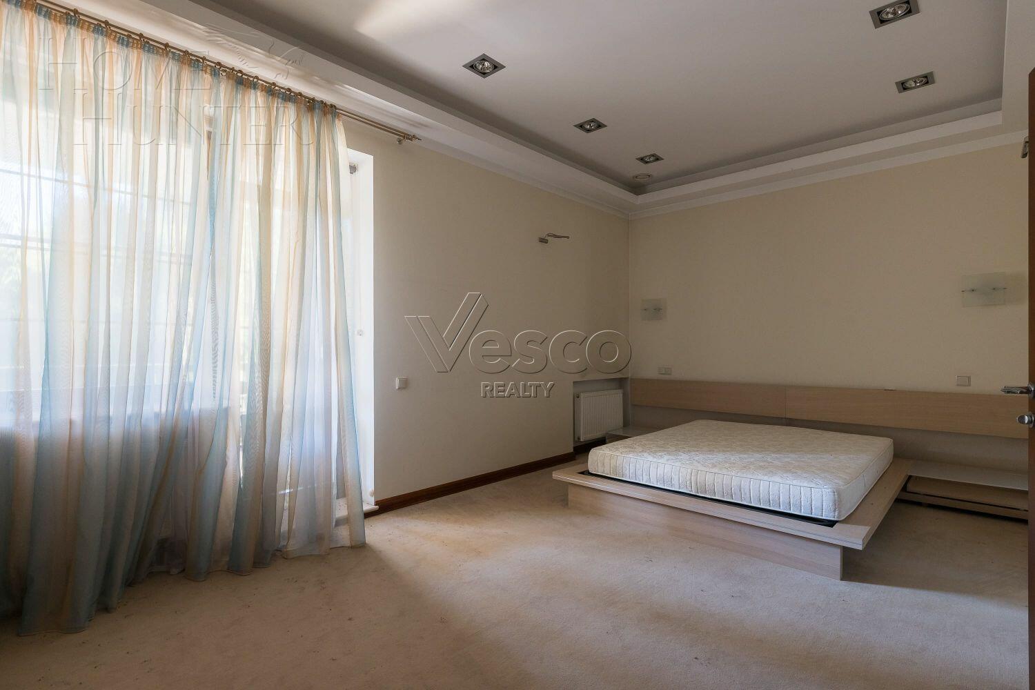 2-этажный коттедж 640 м² с отделкой