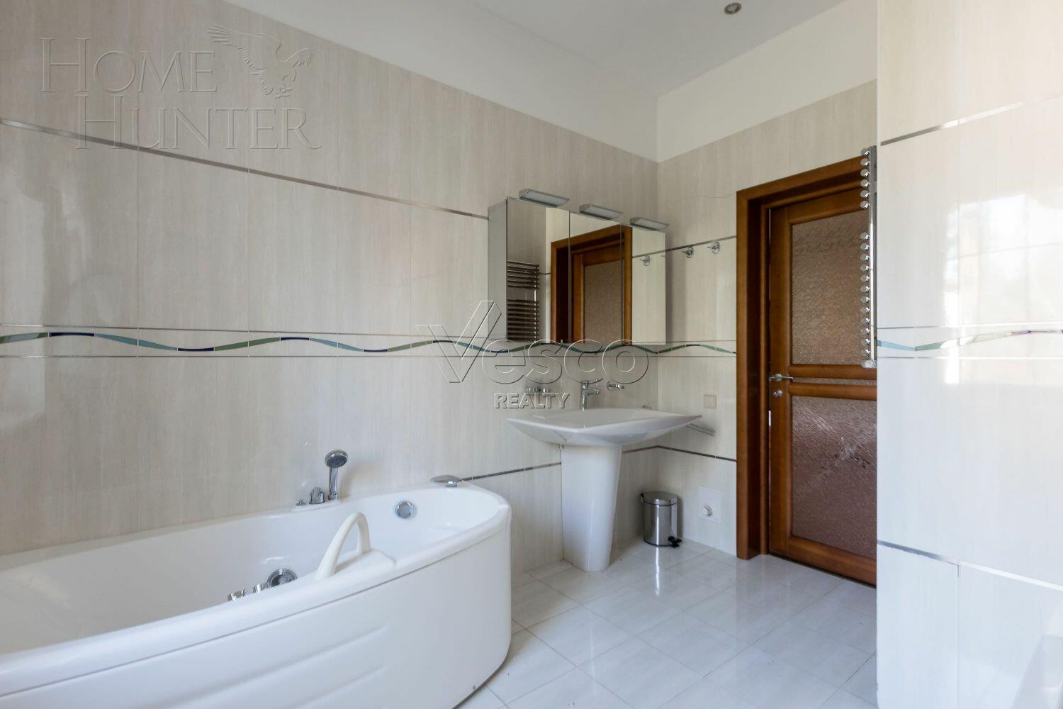 2-этажный коттедж 640 м² с отделкой