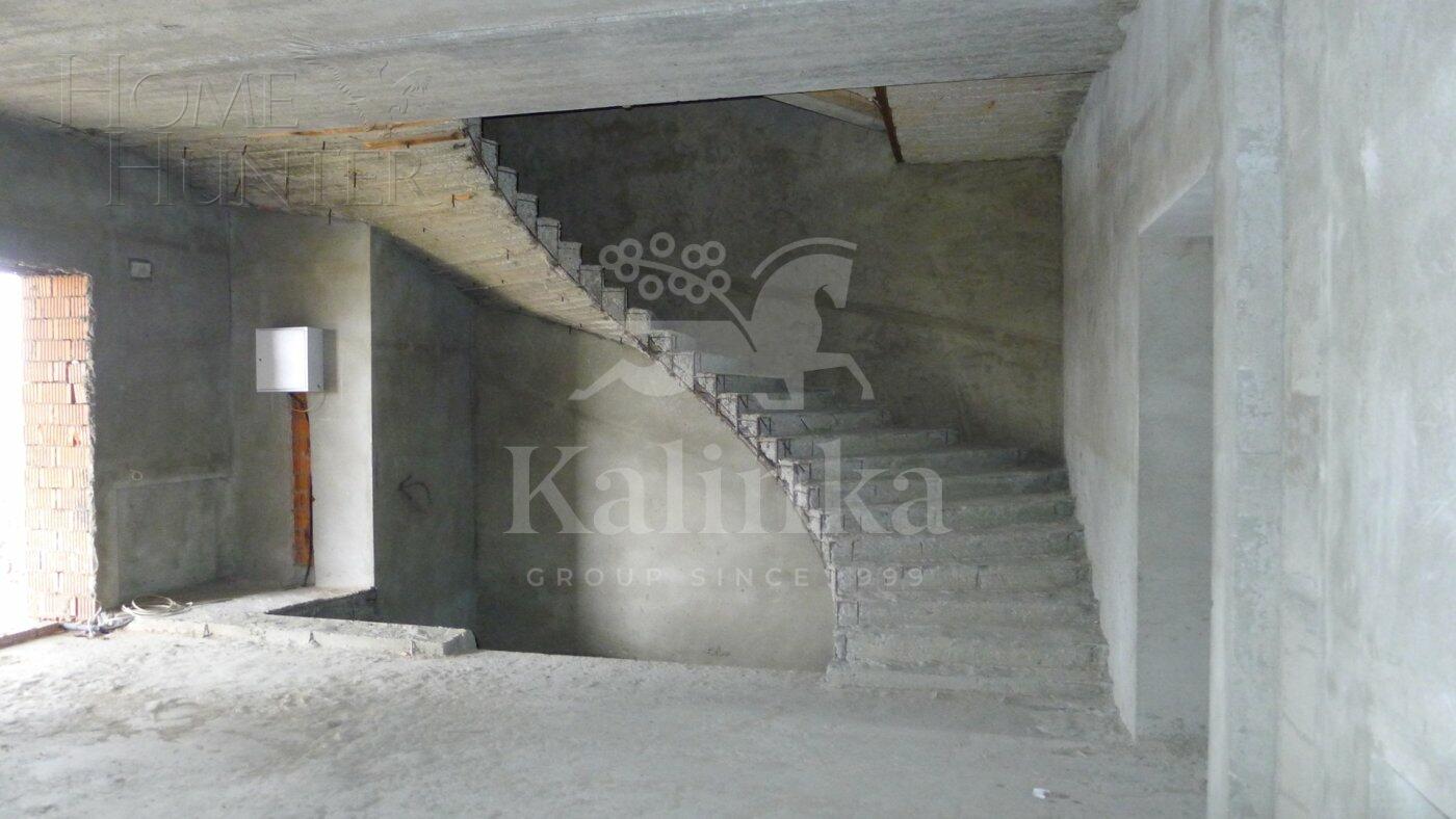 3-этажный коттедж 1 300 м² без отделки