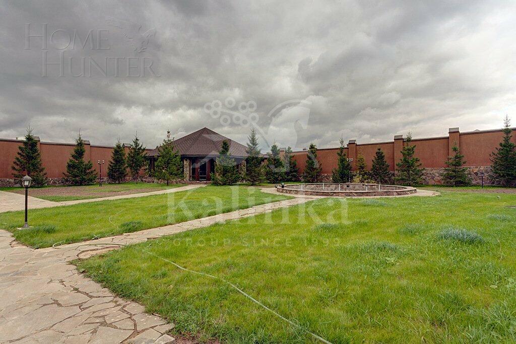 3-этажный коттедж 1 300 м² без отделки